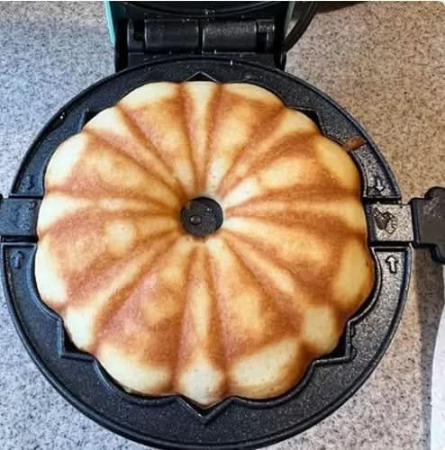 Mini Bundt Cake Maker Nonstick Plates Compact Design