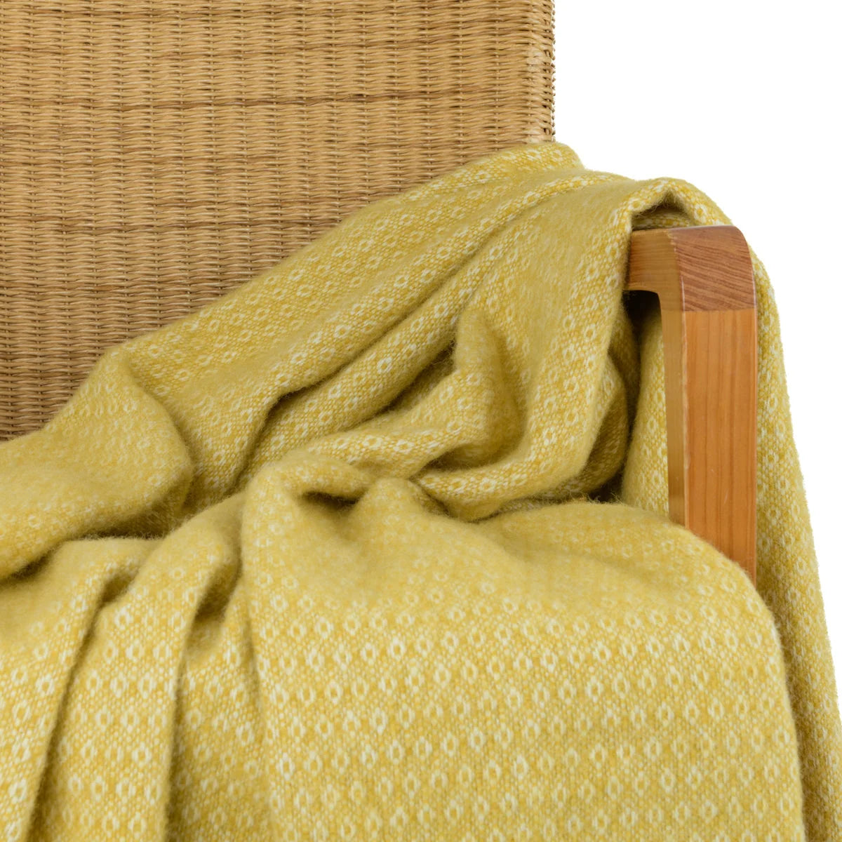 Organic Lambswool Blanket with Knitted Texture and Fringes
