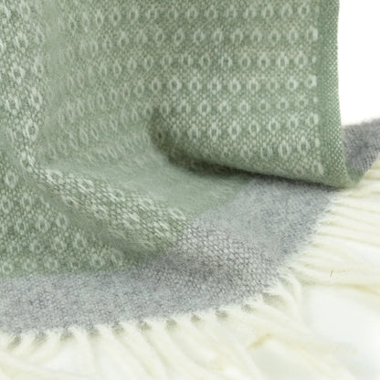 Organic Lambswool Blanket with Knitted Texture and Fringes